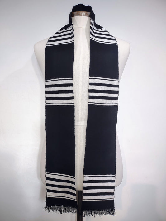 BLACK STOLE WITH WHITE ACCENTS